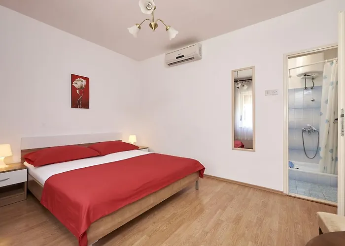 And With Parking Space - 13102 Penzion Trogir